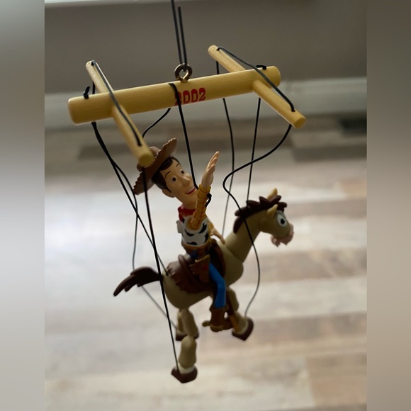 2002 Vintage Hallmark Woody & Bullseye Disney/Pixar’s Toy Story 2 Orname… - Picture 2 of 7